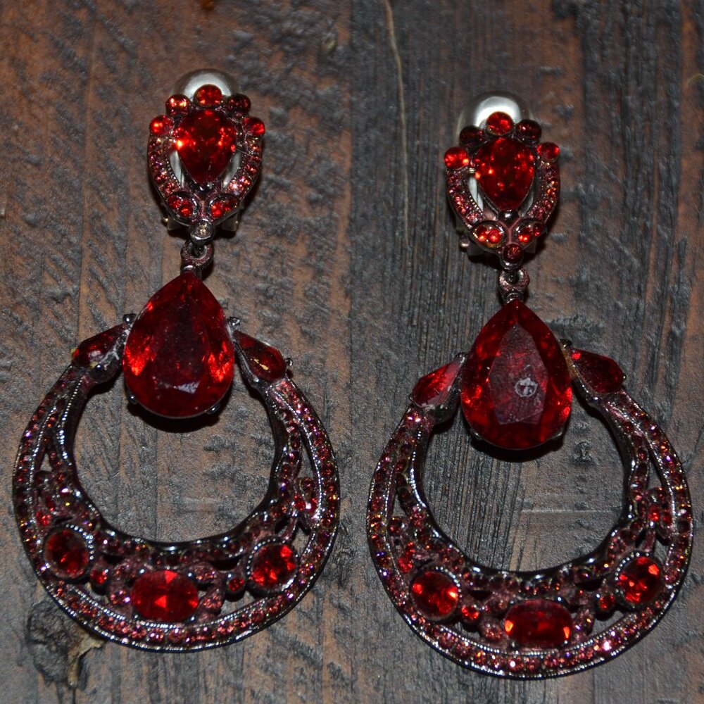 CHRISTMAS HOLIDAY STATEMENT JOSE & MARIA  BARRERA RED CRYSTAL CHANDELIER EARRING